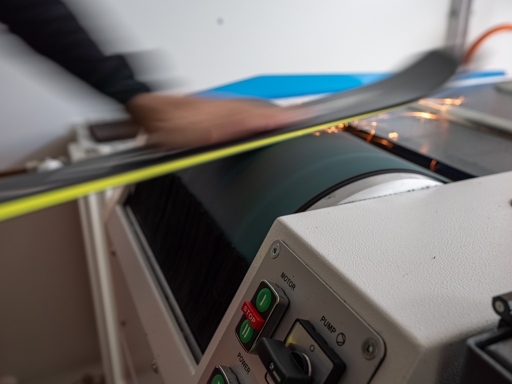 MONTANA MONTY BELT – pásové brúsenie