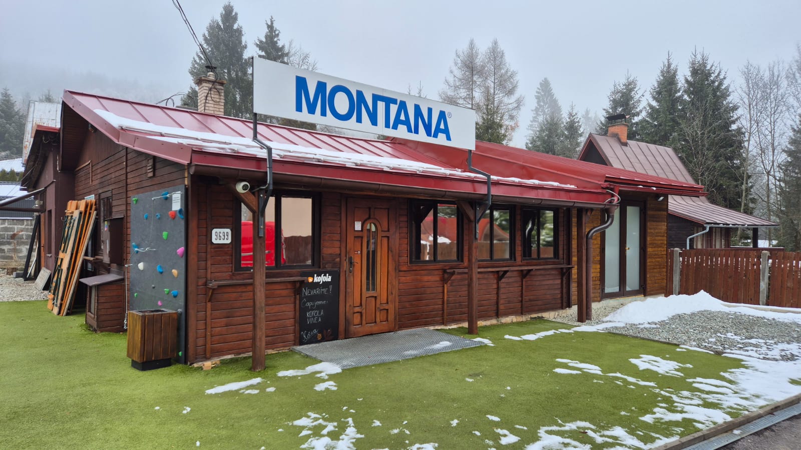 Budova MONTANA PROFESSIONAL SKI SERVICE v Martine